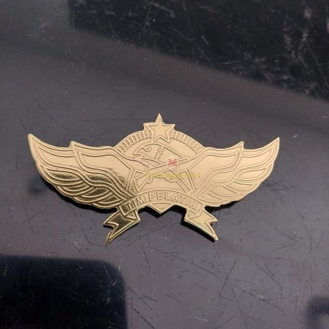 Pesan Lencana Wings Logo Tim Pelatih