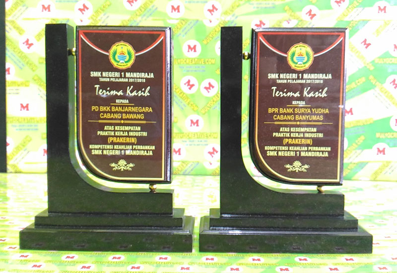 Plakat kayu, Vandel, Trophy, Piala  pesan name tag 